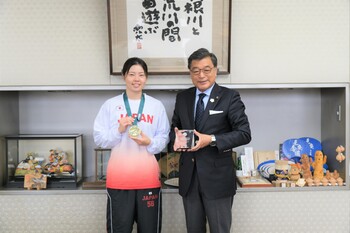 丸山選手と市長