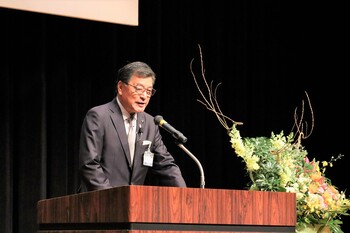 挨拶をする市長