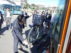 自転車ラックバス