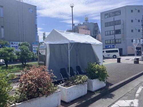 周囲に幕を張ると更に涼しく