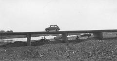 昭和36年頃の荒川にかかる押切橋の写真